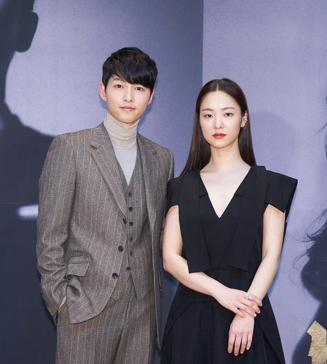 2 năm sau ly hôn Song Hye Kyo, Song Joong Ki bị bắt gặp hò hẹn - 3