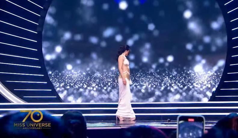 Bán kết Miss Universe 2021: Người xém ngã, người sấp mặt-9