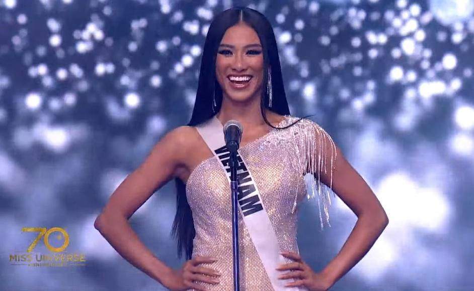 Bán kết Miss Universe 2021: Người xém ngã, người sấp mặt-1