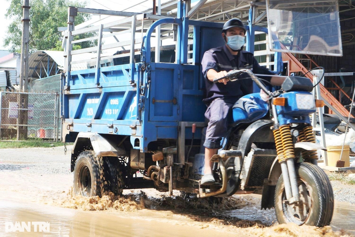 Bất an khi đi qua đoạn đường 2,5 km chi chít ổ voi, ổ gà - 5