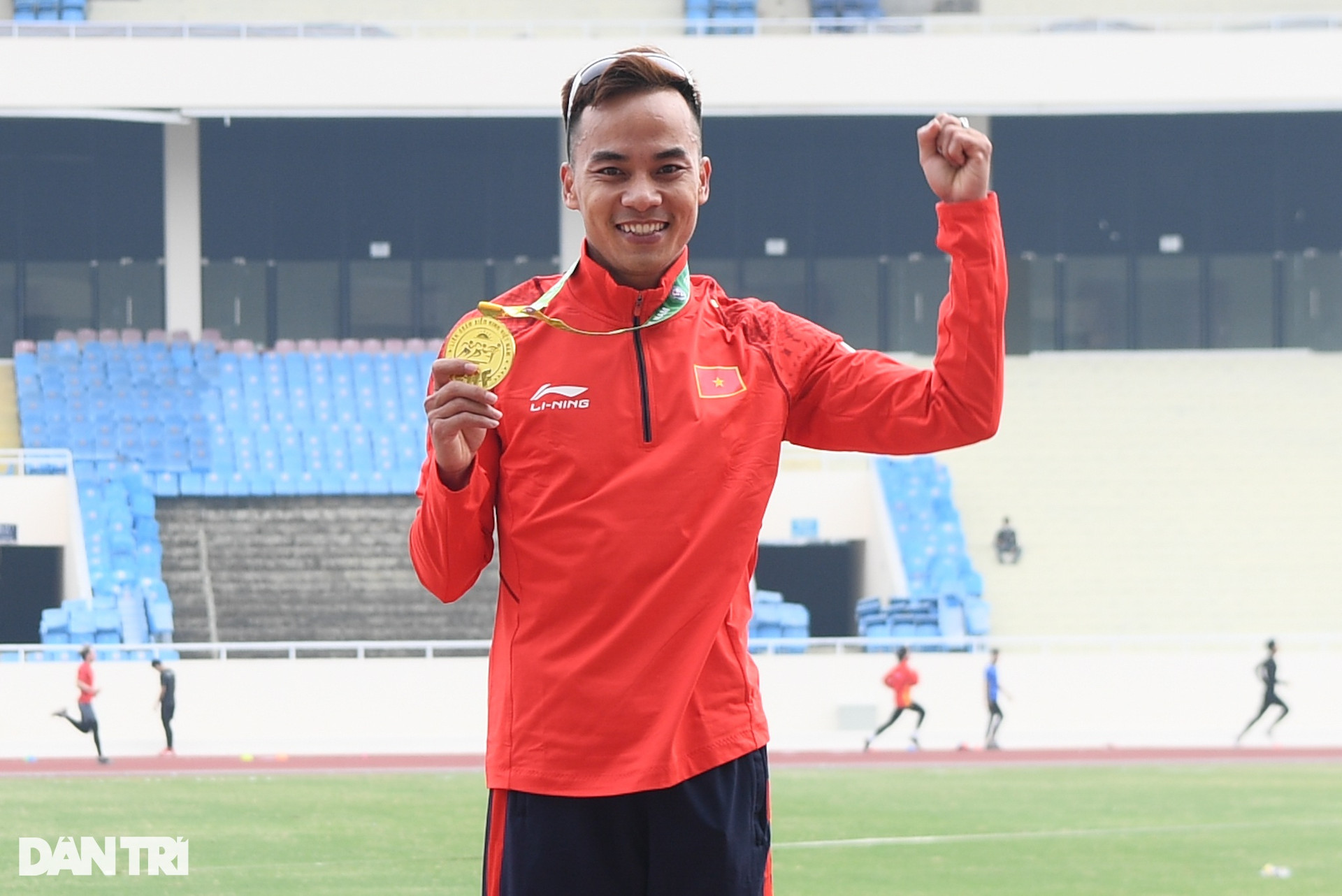 Ông hoàng đi bộ Nguyễn Thành Ngưng phá kỷ lục quốc gia cự ly 20.000m - 2