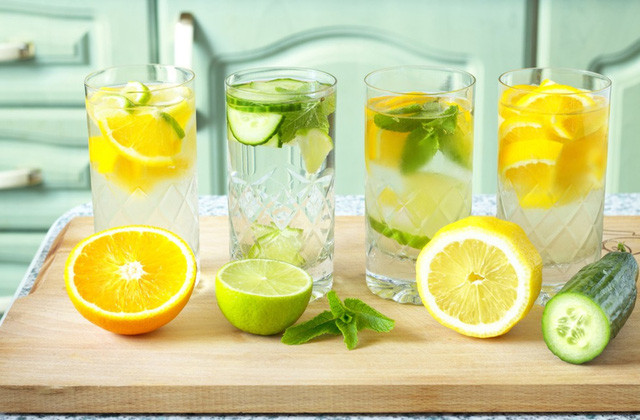 8 thói quen uống nước sai cách có hại cho sức khỏe - Ảnh 2.