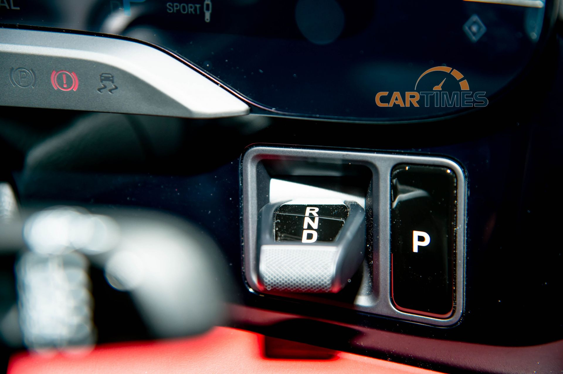 Cần số đơn giản dạng điện tử trên Porsche Taycan