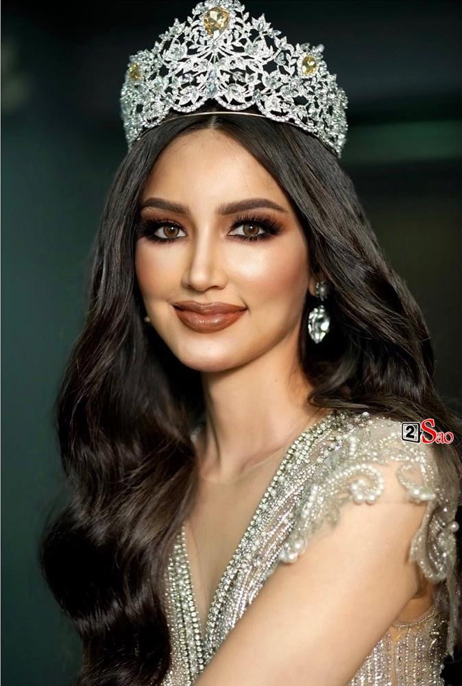 SỐC: Xuất hiện Miss Universe 2021 giả giống 100% bản thật-9