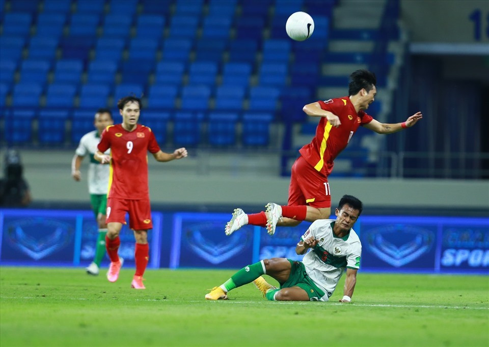 Tuấn Anh từng bị đối phương chơi xấu trận tuyển Việt Nam - Indonesia . Ảnh: Trung Thu