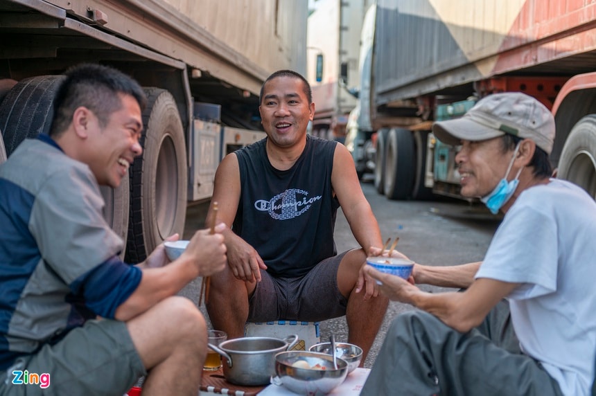 Mat tien trieu moi ngay de cho xuat khau hang hoa anh 6