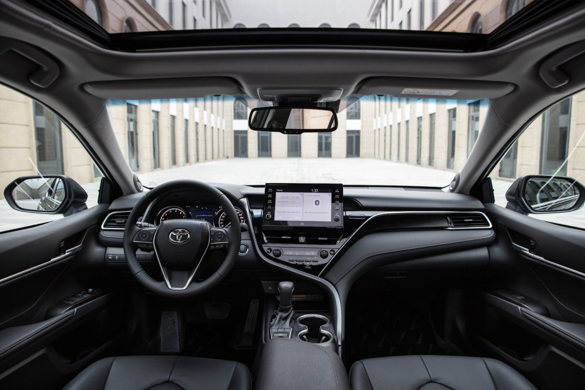 Giá lăn bánh Toyota Camry 2022 mới vừa ra mắt