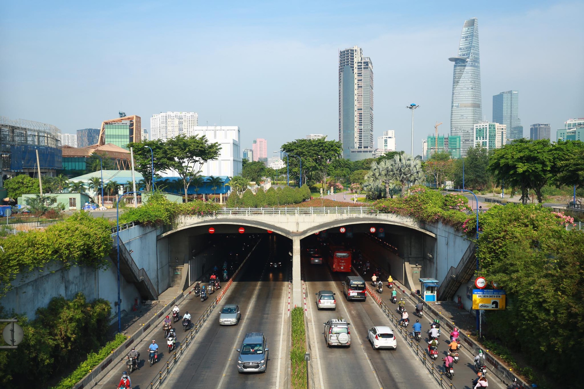 Cấm tất cả xe cộ lưu thông qua hầm sông Sài Gòn theo khung giờ trong 2 ngày - 1
