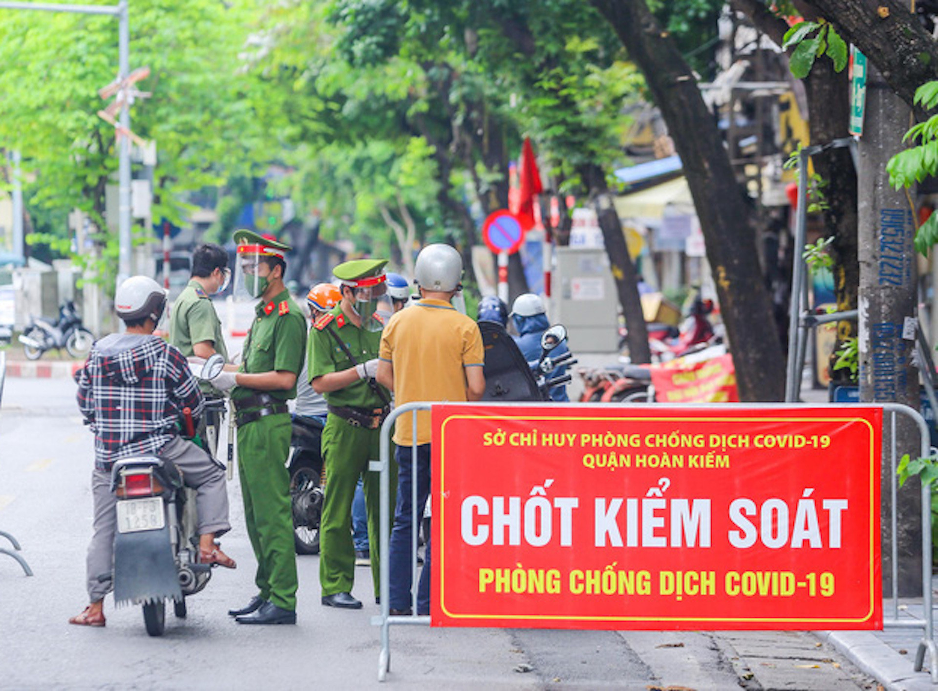 Hà Nội: Quận Hai Bà Trưng chuyển thành 'vùng cam', có nguy cơ cao  - 1