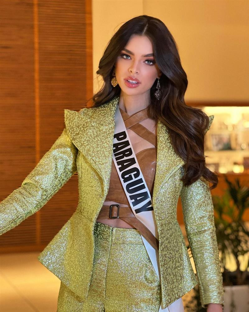 Á hậu 1 Miss Universe 2021 làm gì khi bị đối thủ giẫm váy?-7