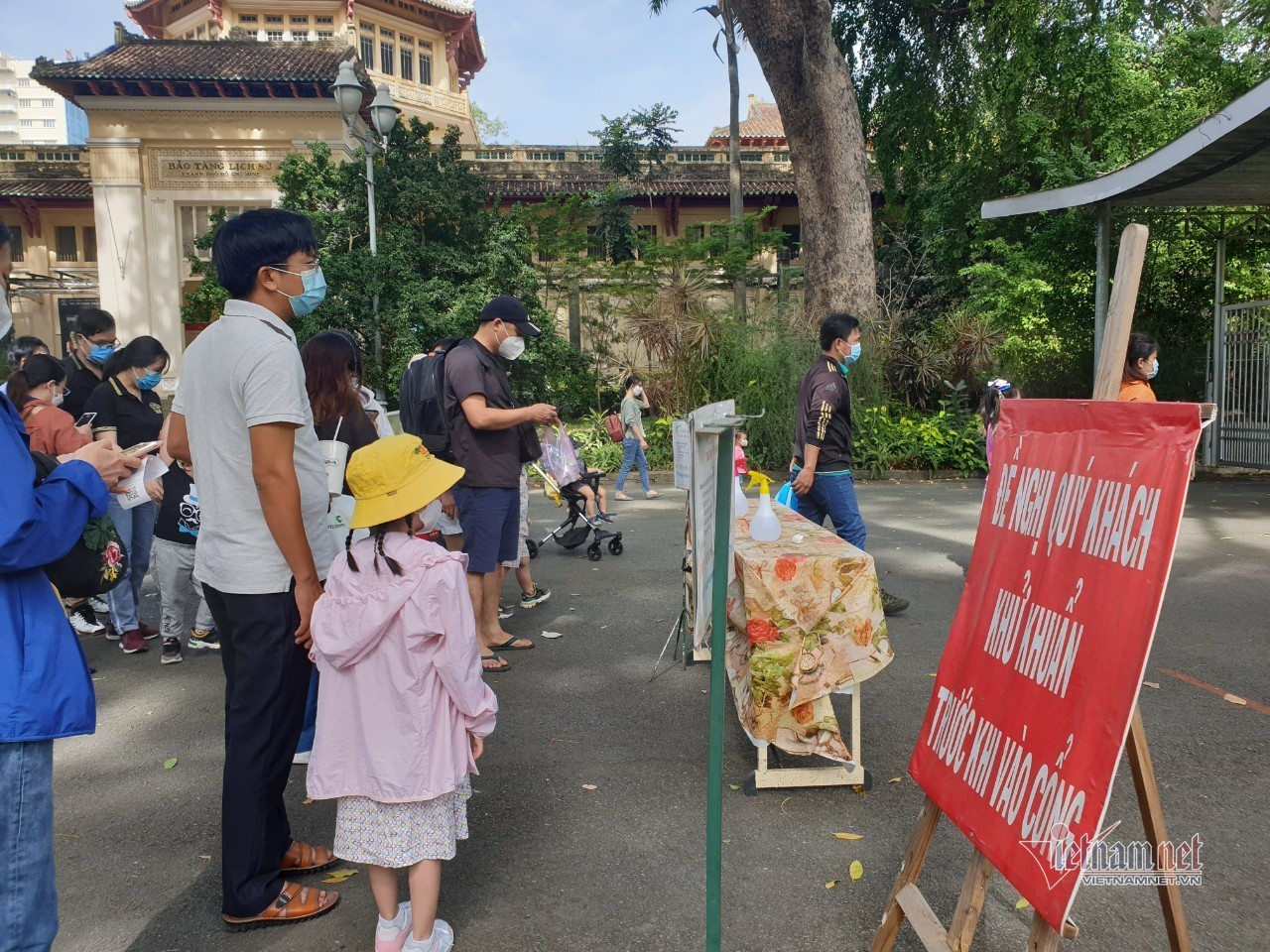 Thảo Cầm Viên Sài Gòn bất ngờ đón hàng nghìn khách vui chơi ngày cuối tuần - 3