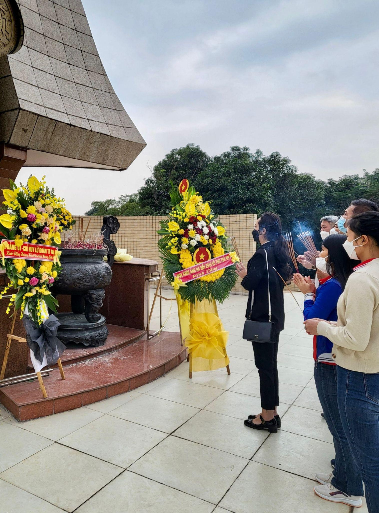 Hoa khôi Trà My tham gia hoạt động kỷ niệm ngày Quân đội Nhân dân Việt Nam - 1