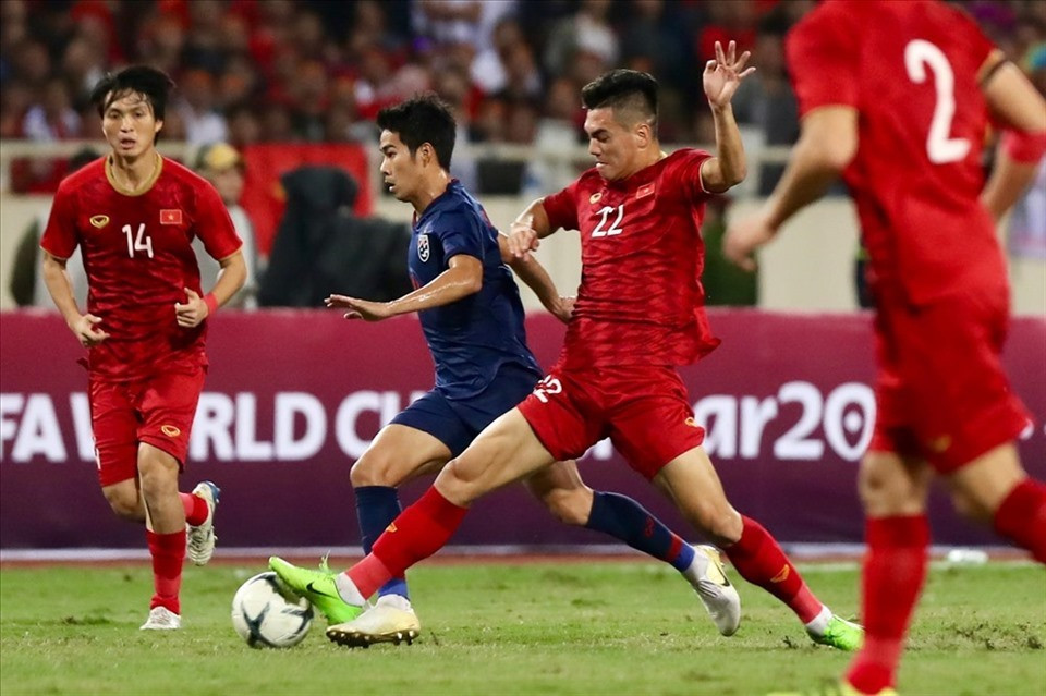 Tuyển Việt Nam chạm trán với tuyển Thái Lan tại bán kết AFF Cup 2020. Ảnh: Sơn Tùng