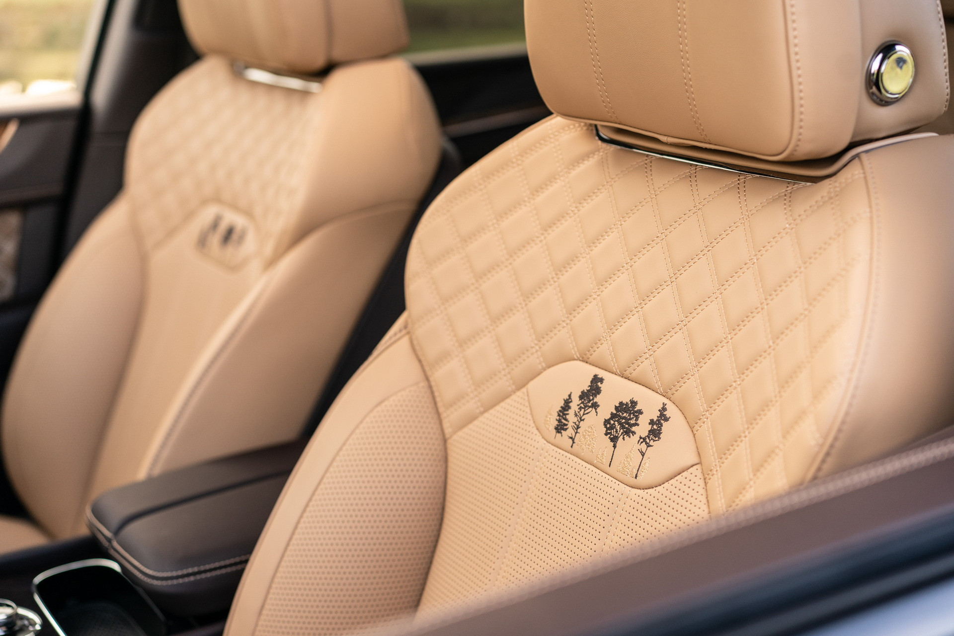 Thiết kế ghế ngồi Bentley Bentayga “Outdoor Pursuits Collection”
