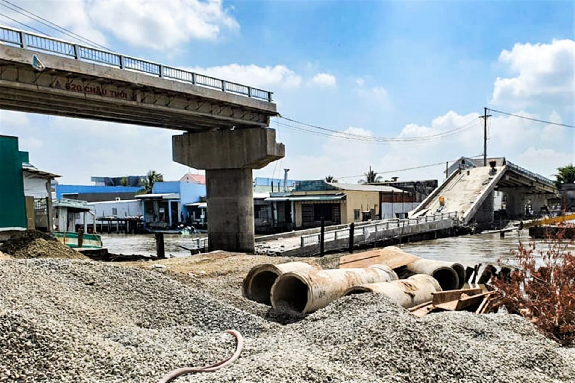 Hỏa tốc lập tổ điều tra xử lý sự cố sập cầu hơn 50 tỷ đồng - 1 Hỏa tốc lập tổ điều tra xử lý sự cố sập cầu hơn 50 tỷ đồng - 1