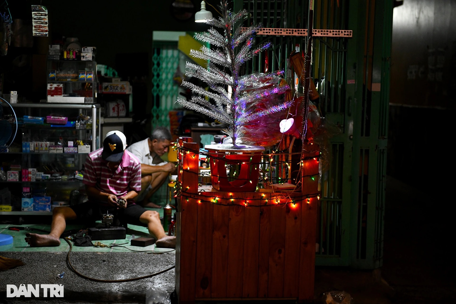 Không khí Noel trầm lắng ở các xóm đạo tại TPHCM - 4 Không khí Noel trầm lắng ở các xóm đạo tại TPHCM - 4