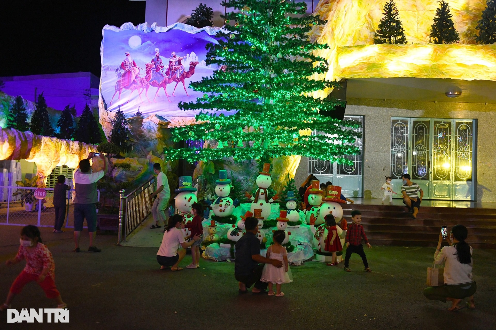 Không khí Noel trầm lắng ở các xóm đạo tại TPHCM - 12 Không khí Noel trầm lắng ở các xóm đạo tại TPHCM - 12