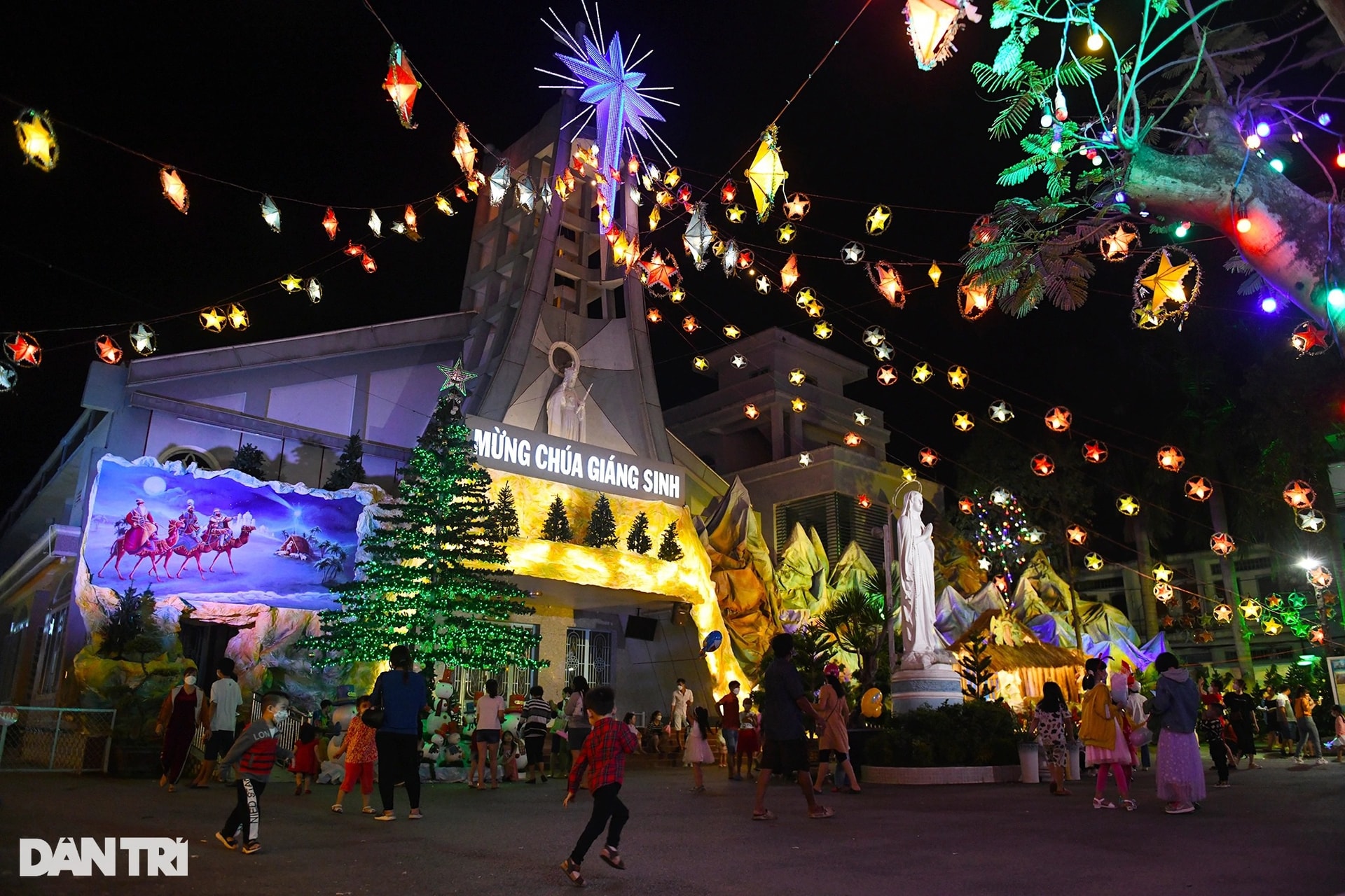 Không khí Noel trầm lắng ở các xóm đạo tại TPHCM - 11 Không khí Noel trầm lắng ở các xóm đạo tại TPHCM - 11