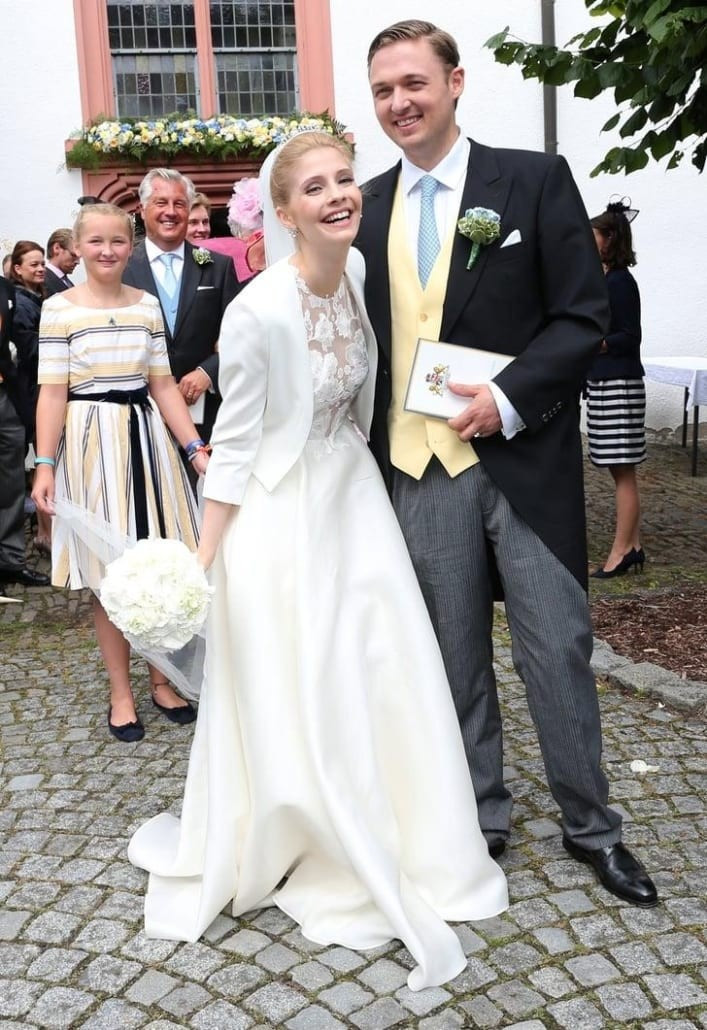Kỳ lạ tập tục đập phá lấy may cho đám cưới ở Đức
