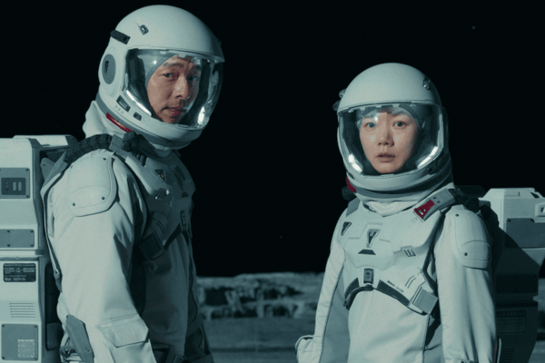 Tài tử xứ Hàn Gong Yoo: 'Nếu lên mặt trăng, tôi cần một phụ nữ làm vợ'