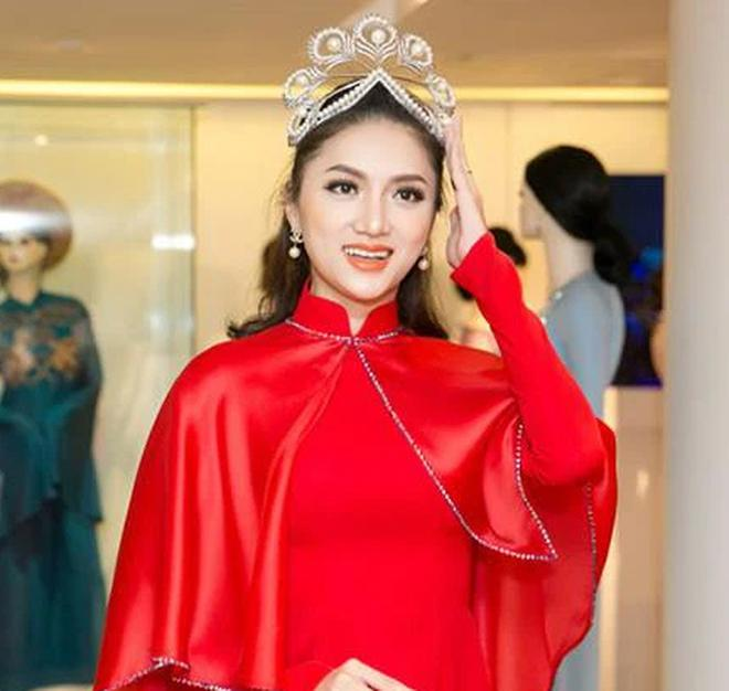 Trang Trần đội vương miện Miss Universe phake giống Đặng Thu Thảo-6