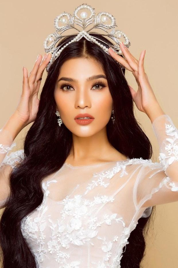 Trang Trần đội vương miện Miss Universe phake giống Đặng Thu Thảo-10