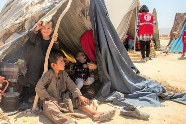 Nạn đói khủng khiếp ở Afghanistan khiến bé 3 tuổi chỉ nặng như trẻ sơ sinh