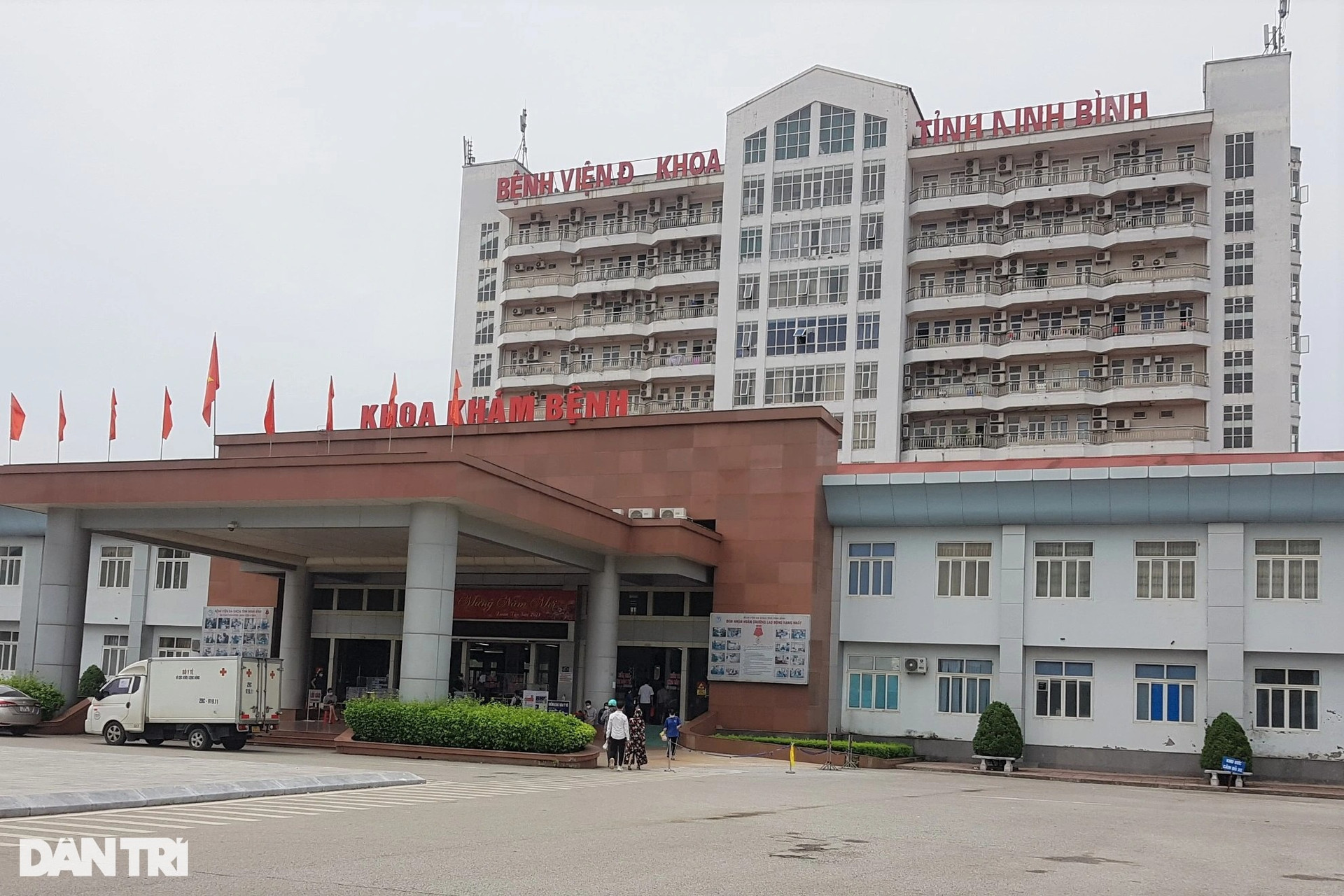 Giám đốc Bệnh viện Ninh Bình chỉ định thầu Việt Á bán hóa chất xét nghiệm  - 1