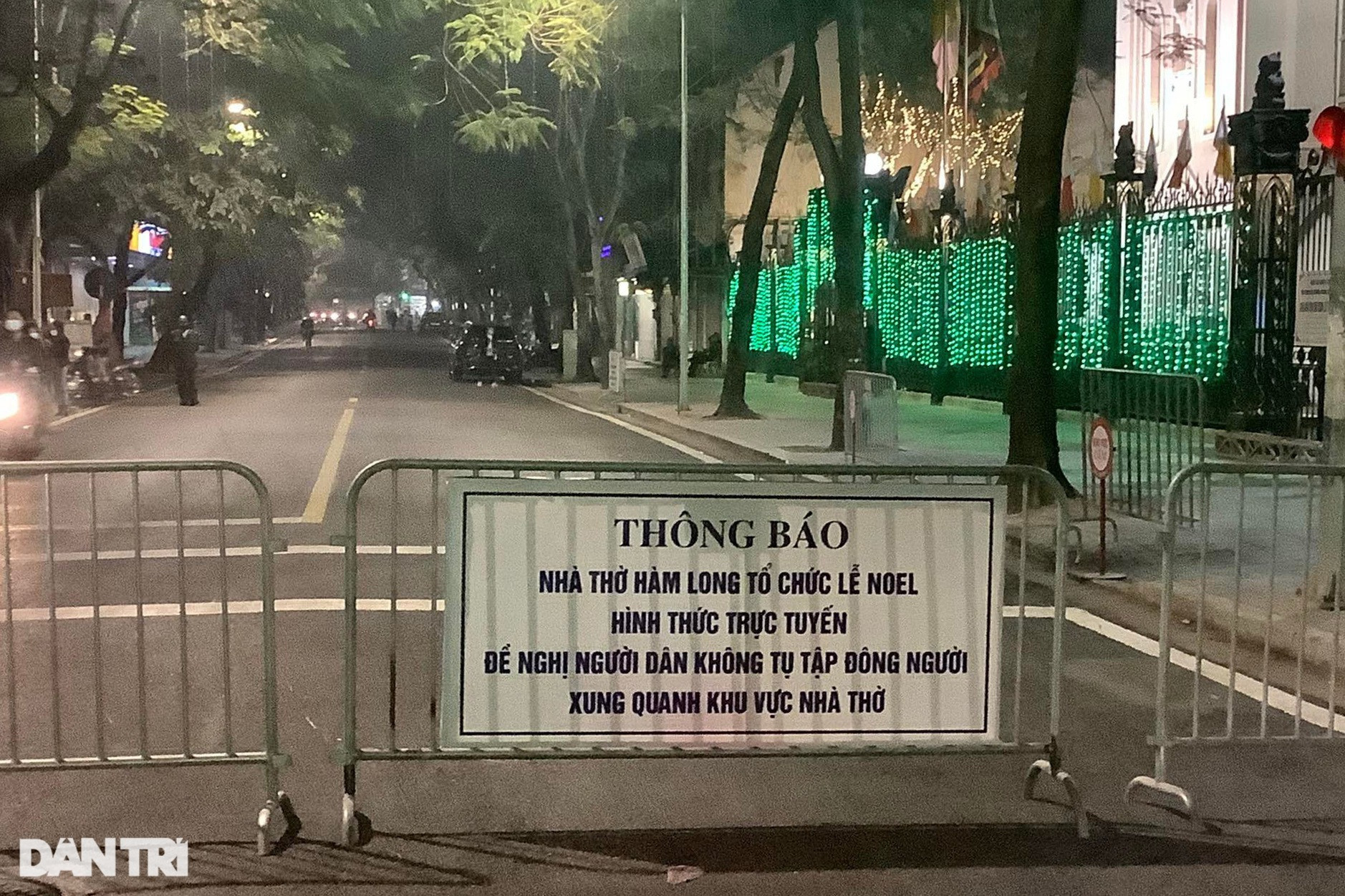Hàng Mã và Nhà thờ Lớn cấm ra vào, đường phố Hà Nội vắng vẻ đêm Giáng sinh - 13