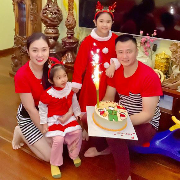 Diva Thanh Lam đón Giáng sinh hạnh phúc bên bạn trai bác sĩ