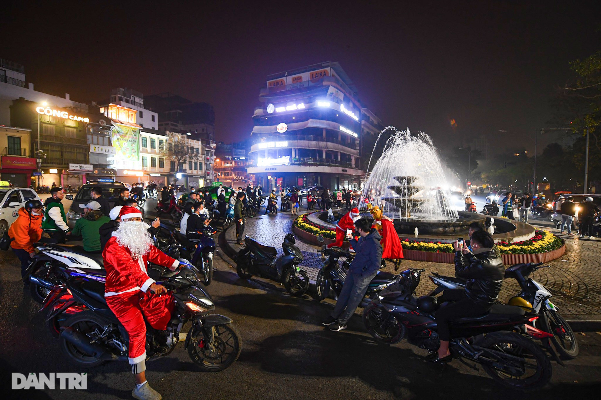 Đêm Giáng sinh đặc biệt chưa từng thấy giữa mùa dịch Covid-19 ở Hà Nội - 5