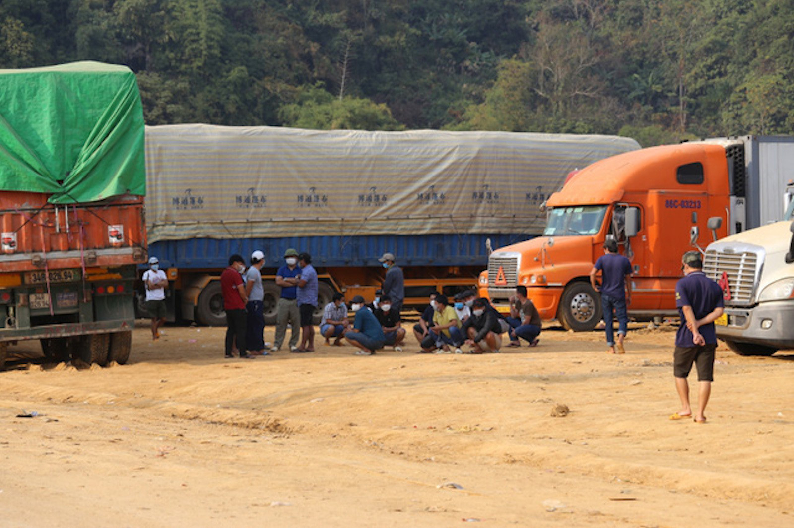 4.200 xe chở hàng vẫn ùn tắc: Tỉnh Lạng Sơn hỗ trợ doanh nghiệp - 2
