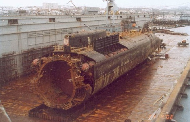 Nhìn lại thảm kịch đắm tàu ngầm Kursk từng khiến 118 thủy thủ Nga tử nạn - 5