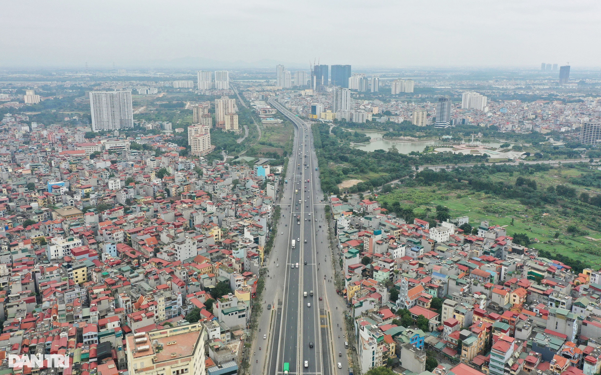 Chính thức thông xe hệ thống đường dẫn lên xuống cầu cạn dài nhất Hà Nội - 17