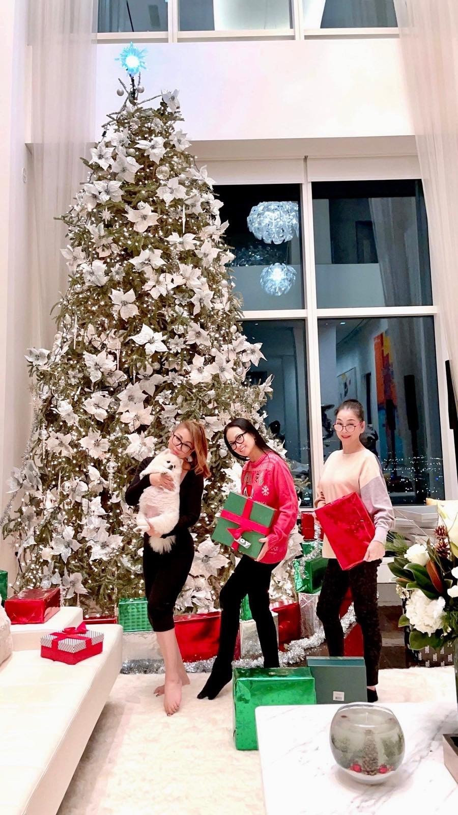 Minh Tuyết đón Noel cùng chị gái tỷ phú Hà Phương ở Mỹ