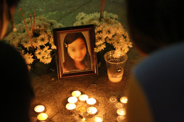 Sao Việt phẫn nộ đặt nghi vấn chuyện bé gái 8 tuổi bị bạo hành đến chết