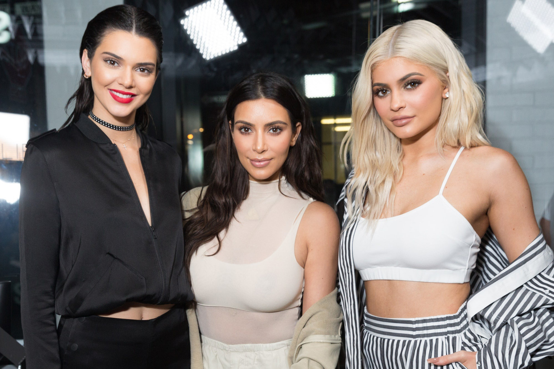 Ba chị em nhà Kim Kardashian thường xuyên bị những kẻ bất thường đeo bám - 1