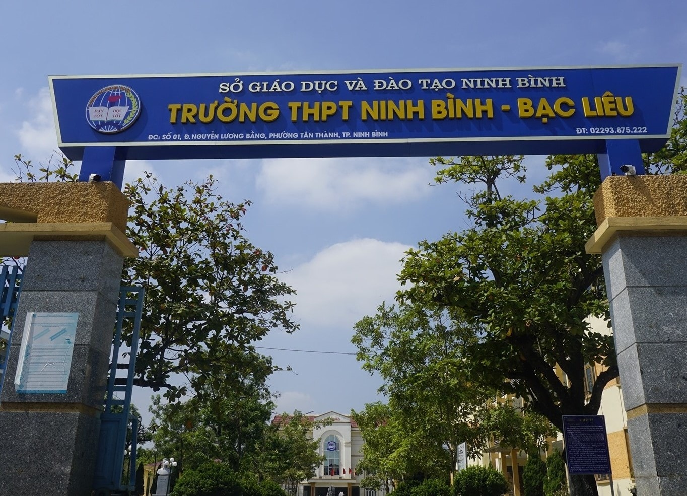 Đình chỉ hiệu trưởng bị khởi tố do thu chi sai 3,7 tỷ tiền học thêm - 1