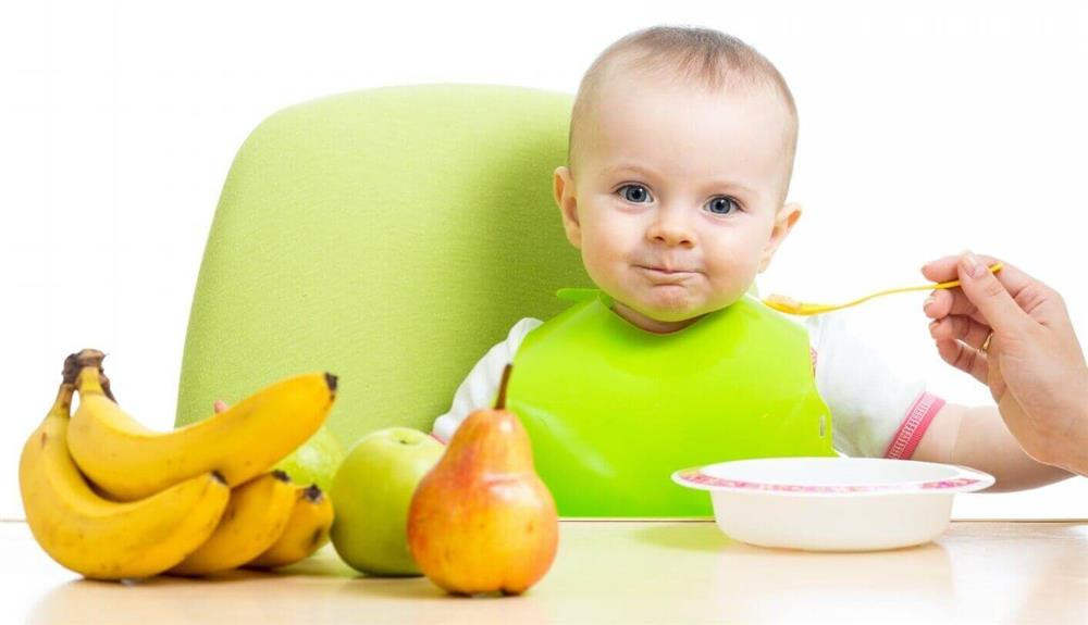 Những loại trái cây tuyệt vời cho bé 6 tháng tuổi ăn dặm và cách ăn an toàn mẹ cần biết-1