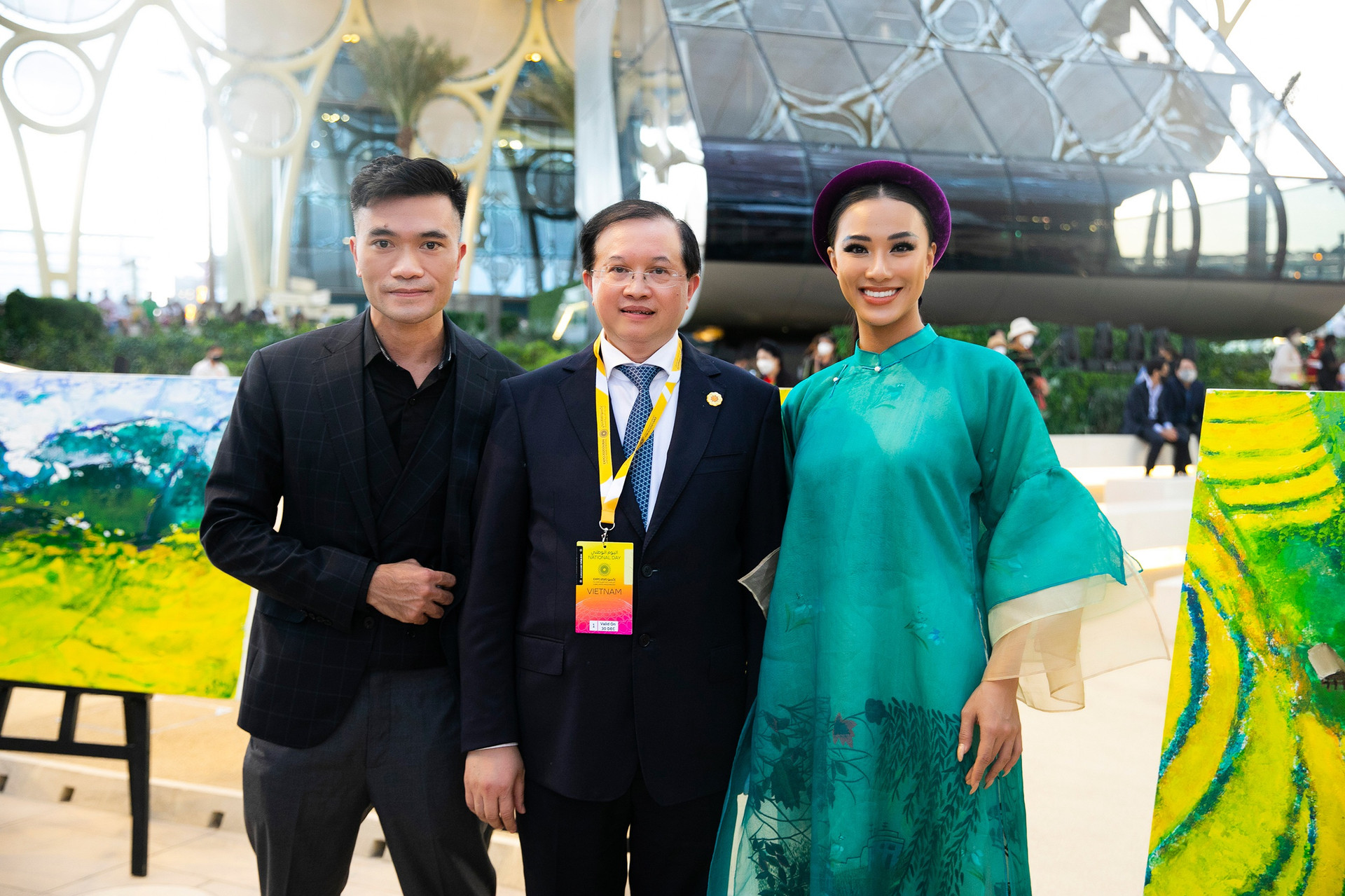 Á hậu Kim Duyên trình diễn cho NTK Vũ Việt Hà tại Ngày Quốc gia Việt Nam - 2