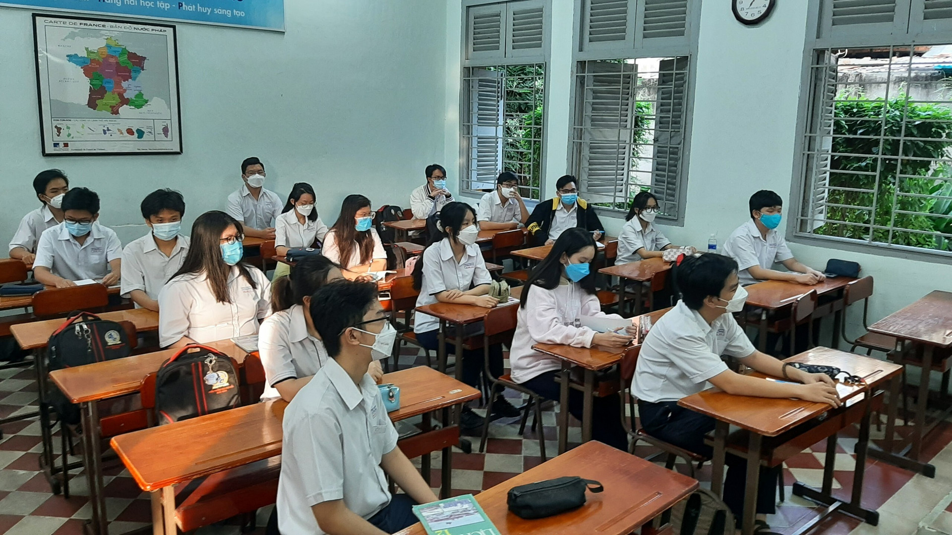 TP.HCM cho học sinh lớp 7, 8, 10 và 11 đi học trở lại từ ngày 4/1 - 1