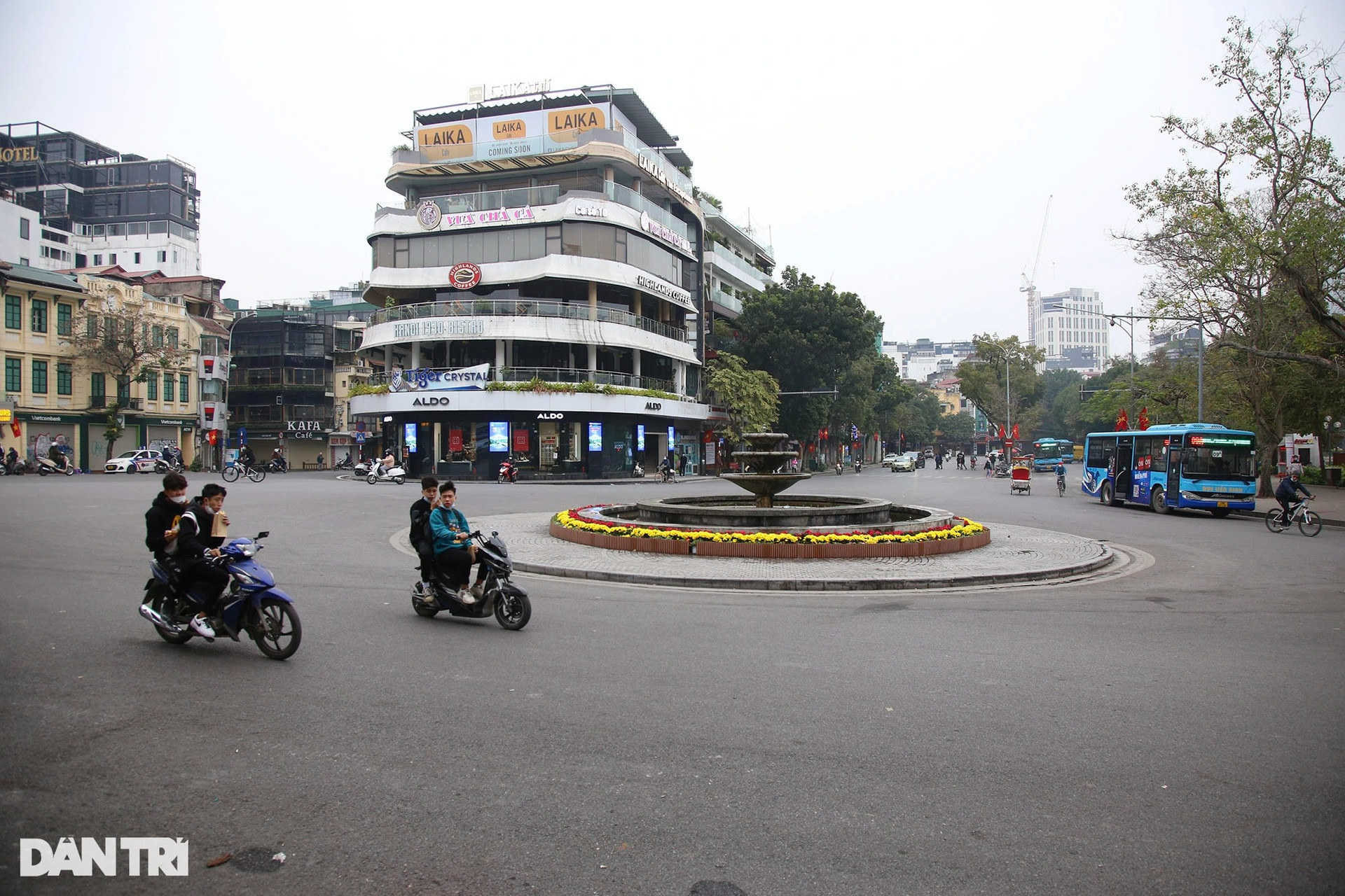 Hình ảnh phố phường Hà Nội trong ngày đầu tiên của năm mới 2022 - 14