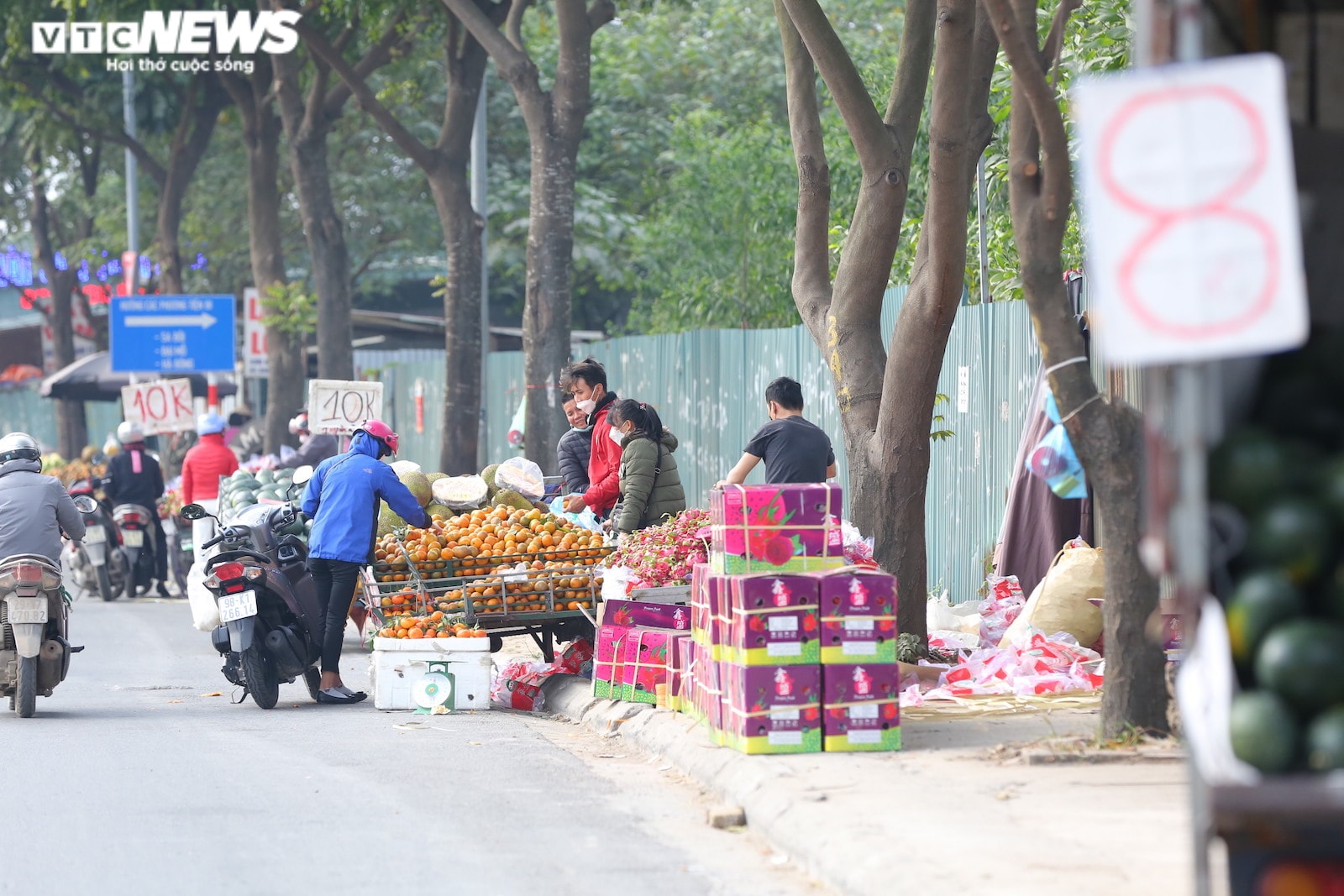Thị trường tuần qua: GDP năm 2021 thấp nhất 10 năm, bắt đầu bán vé bay quốc tế - 2