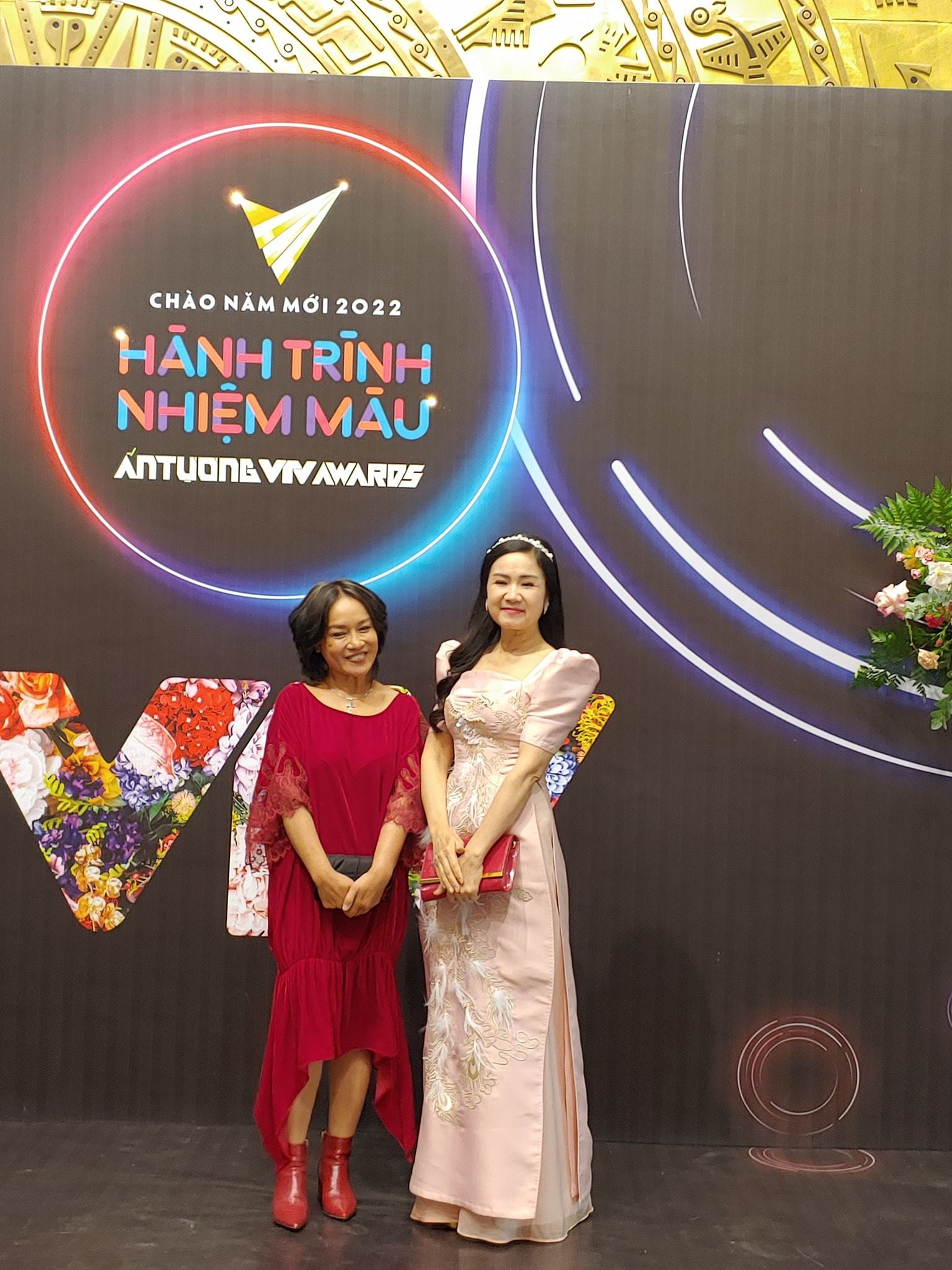 Lương Thu Trang, NSND Thu Hà cùng dàn sao dự VTV Awards