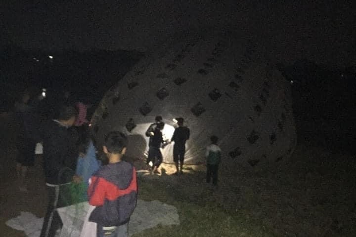 Truy nguồn gốc vật thể lạ dài 15 m bay lơ lửng trên bầu trời - 1 Truy nguồn gốc vật thể lạ dài 15 m bay lơ lửng trên bầu trời - 1