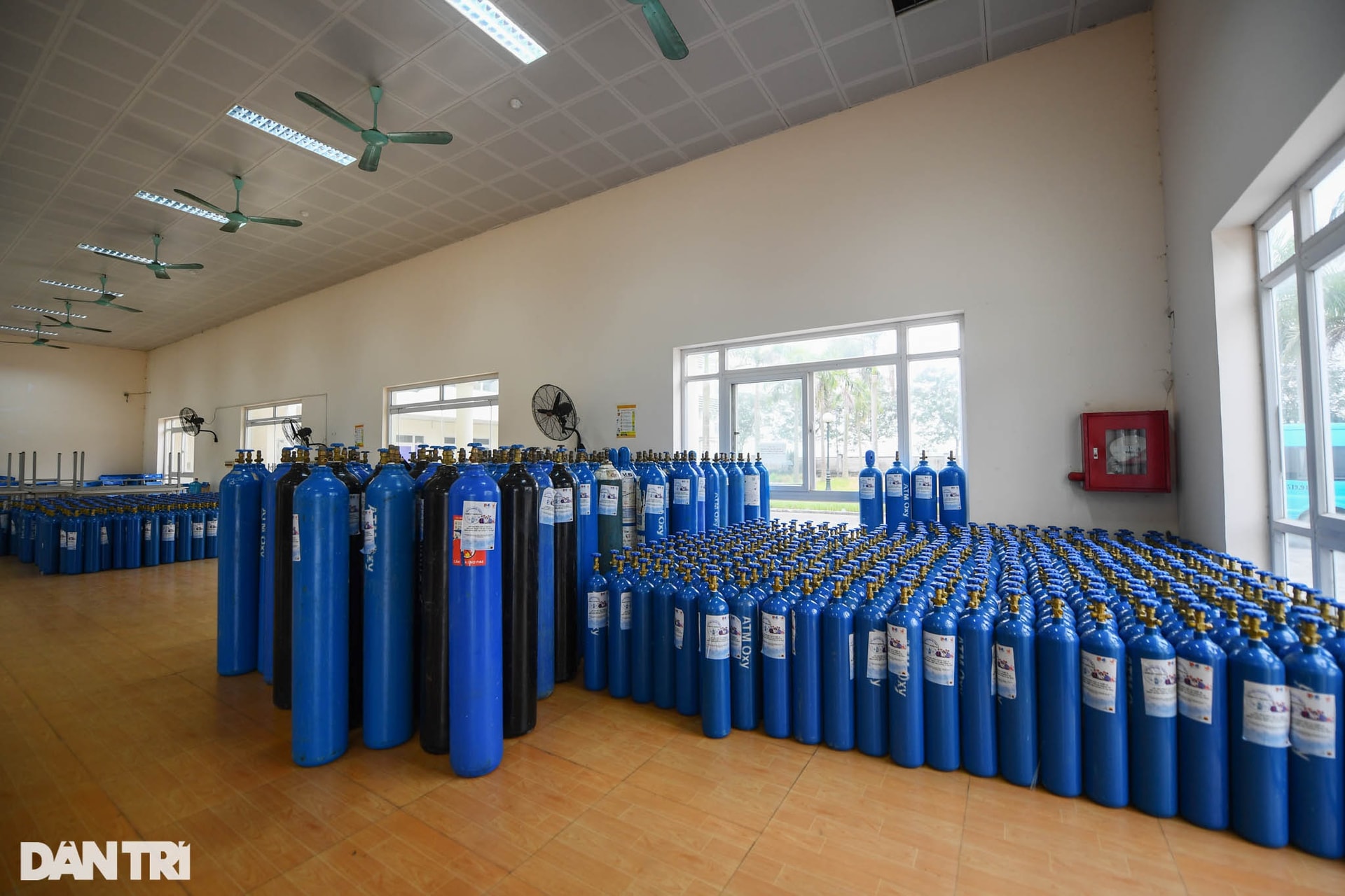 Cận cảnh 1.200 bình oxy cấp miễn phí để điều trị cho các F0 tại Hà Nội - 5 Cận cảnh 1.200 bình oxy cấp miễn phí để điều trị cho các F0 tại Hà Nội - 5