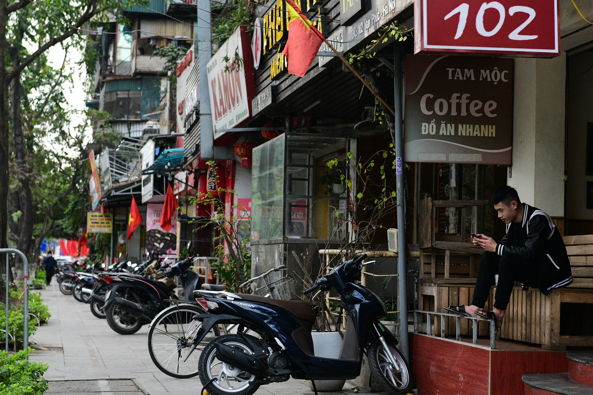Hàng ăn, chuỗi cà phê ở Hà Nội đóng cửa, không bán mang về - 8