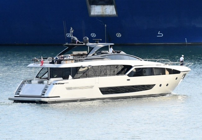 Gia đình David Beckham vui chơi trên du thuyền 150 tỷ