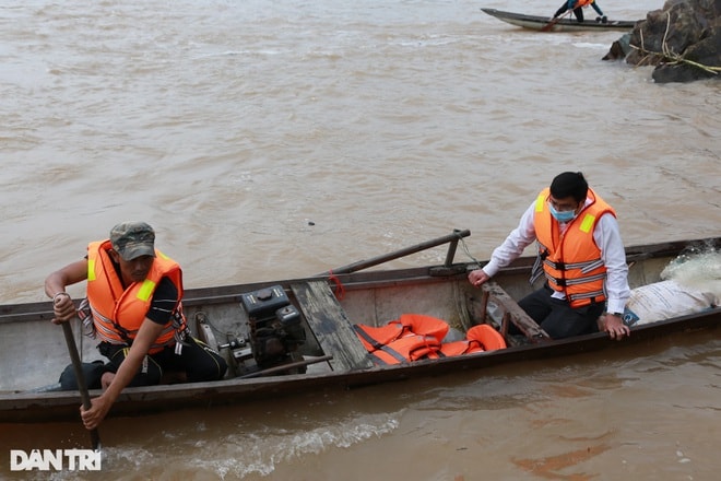Kiểm điểm Phó Giám đốc Sở vụ lật tàu chết người trên sông Thạch Hãn - 2 Kiểm điểm Phó Giám đốc Sở vụ lật tàu chết người trên sông Thạch Hãn - 2