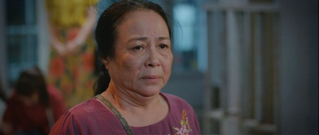 NSƯT Thanh Quý đã diễn vai bà, vai mẹ bằng cảm xúc cá nhân và những gì quan sát được từ những số phận phụ nữ quanh mình. Ảnh: VFC